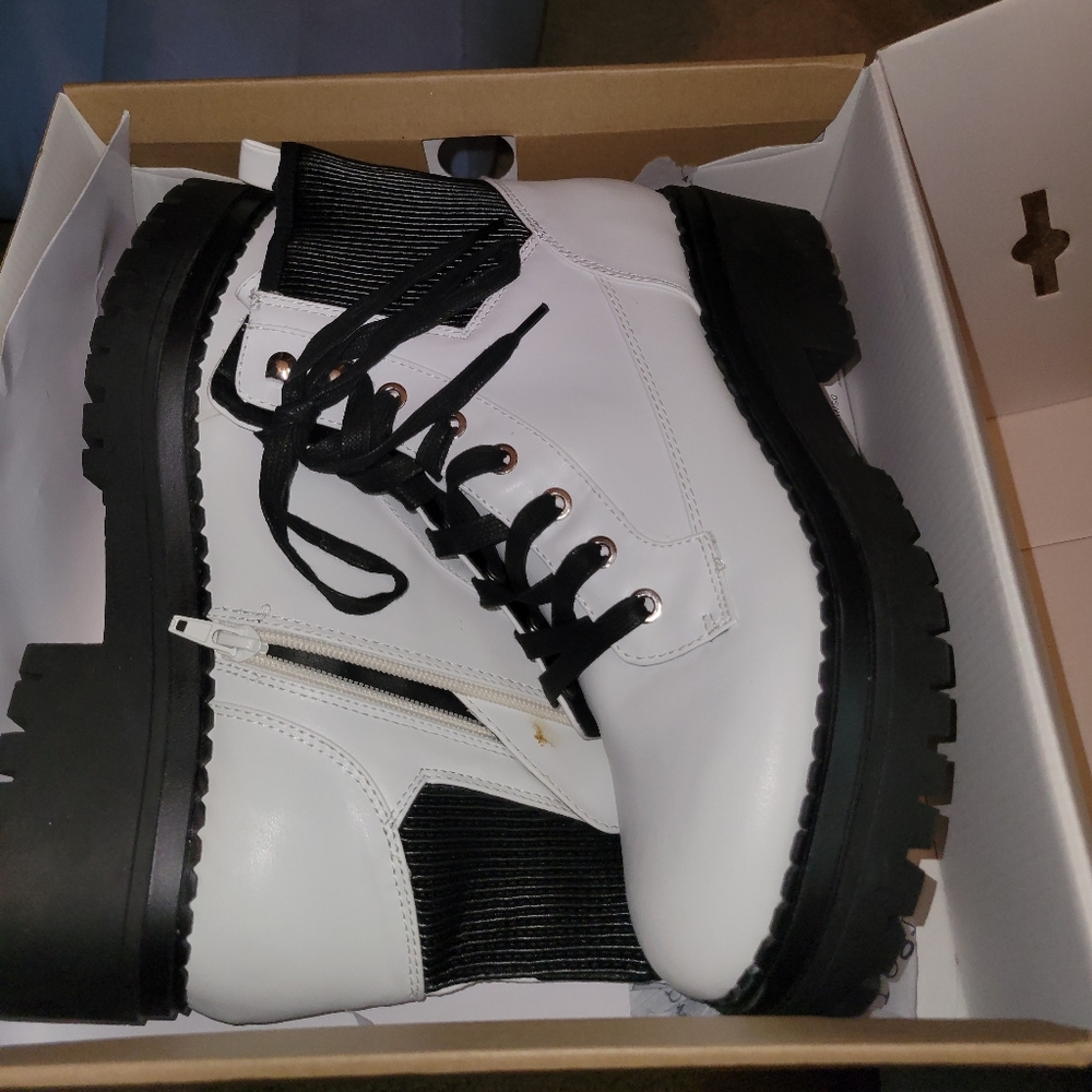 Combat boots